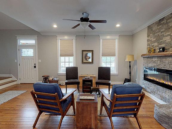 3rd image of 120 Marylyn Ct