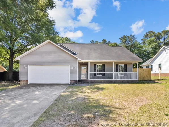124 Hosta Dr, Raeford, NC 28376