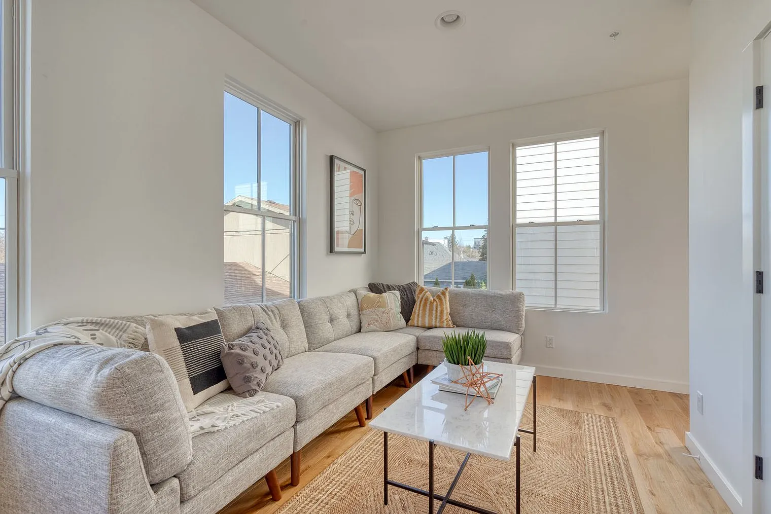 2 bed, 1.0 bath, 2131 sqft, $3,528 — Photo 2