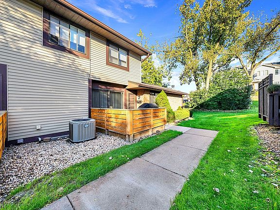 2nd image of 8239 Portsmouth Dr Unit B