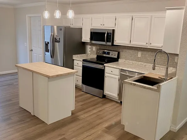 603 Elliott Ln #603, Knob Noster, MO 65336