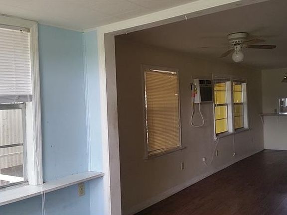 3rd image of 153 Avenue J SE