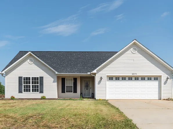 1575 Windy Holly Ln, Newton, NC 28658