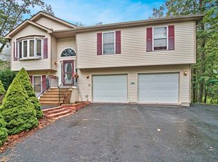 140 Winona Rd, Mount Pocono, PA 18344