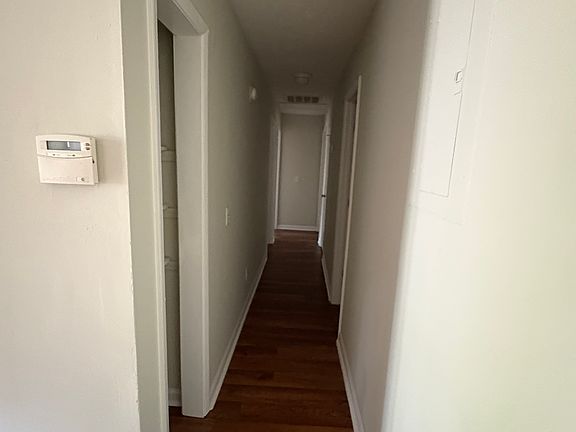 3rd image of 326 Cindy Dr SE