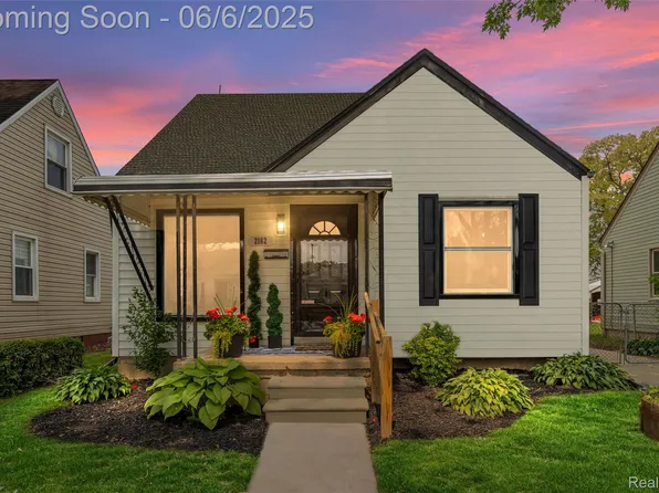 2162 Mill St, Lincoln Park, MI 48146