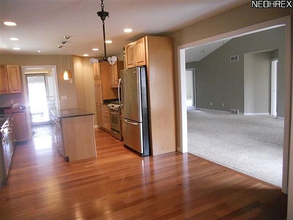 4th image of 402 Pin Oak Pl #402