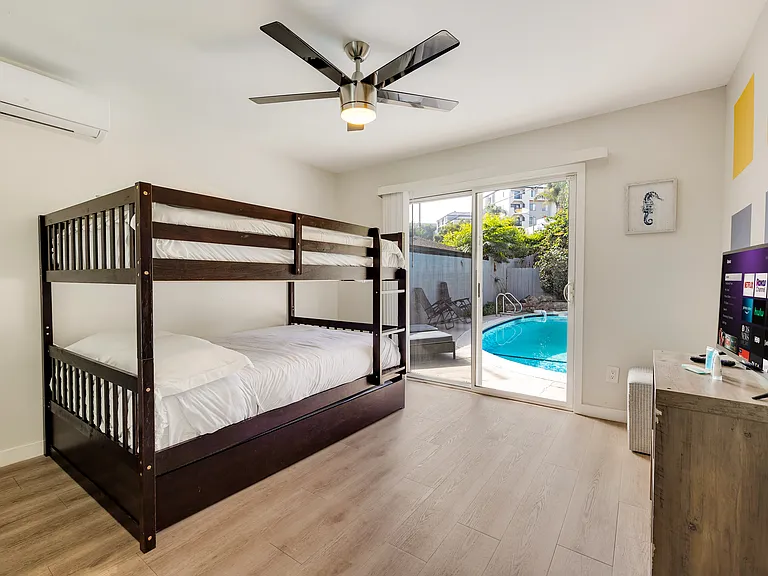 1880 Termino Ave #A — Photo 30