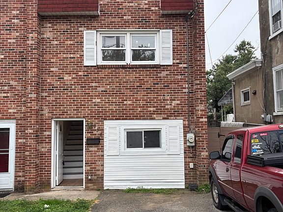 2nd image of 828 George St