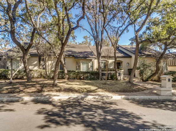 205 CASTLE GARDENS DR, Castle Hills, TX 78213