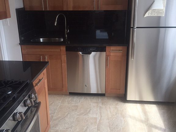 3rd image of 250 E 63rd St APT 14A