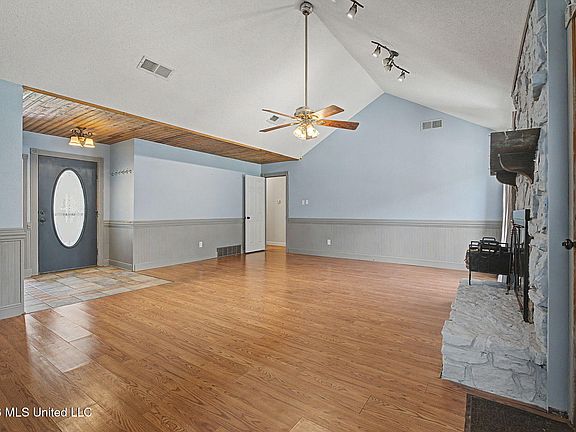2nd image of 7106 Maplewood Cv