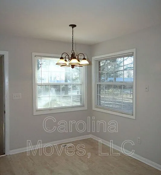16 Ashwood Ave — Photo 9