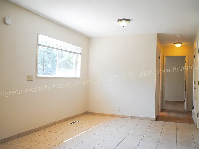 1228 Southridge Dr — Photo 5