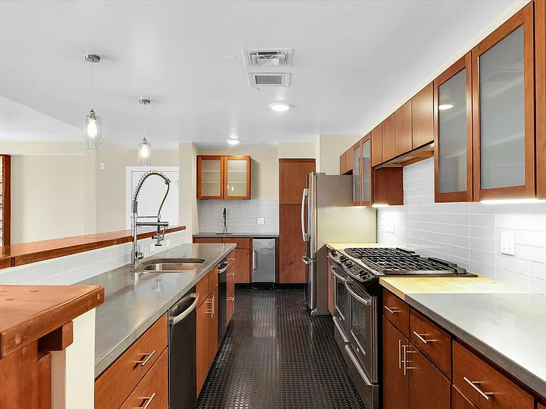 301 N Neil St #808-809 — Photo 14