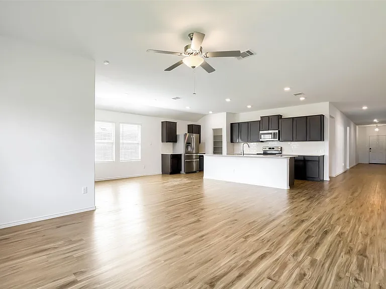 309 Colthorpe Ln — Photo 2