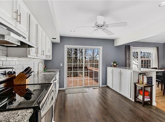 4th image of 3255 Mohegan Ave