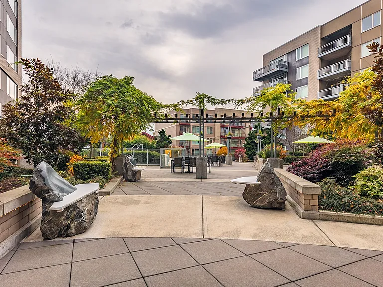 Ballard on the Park — Photo 15