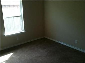 5th image of 324 Hidden Lake Ct