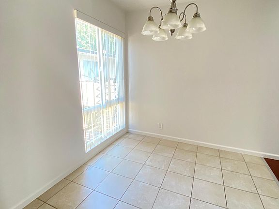 5th image of 1105 Capuchino Ave