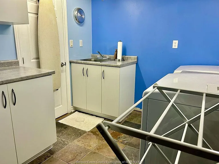 338 Barry Ave — Photo 21