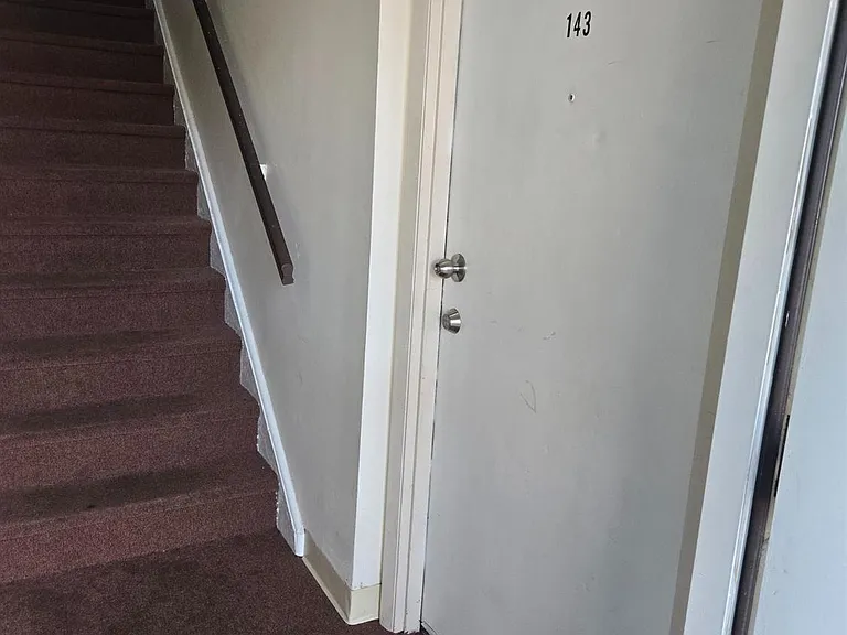 143 College Dr — Photo 10
