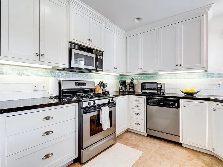 1254 Devon Ave — Photo 7