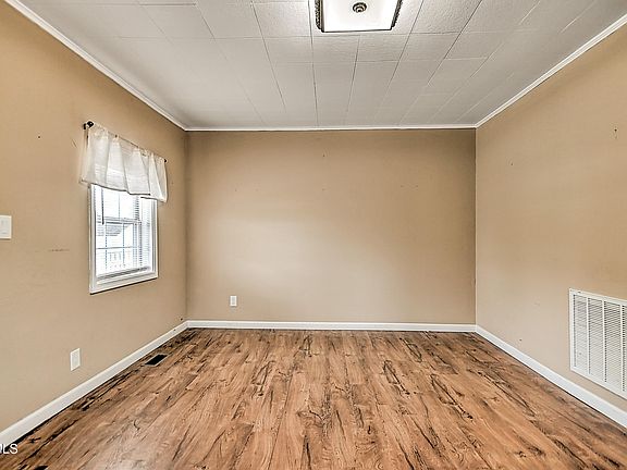 5th image of 506 Trudy St