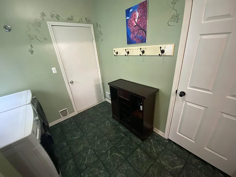 5628 Versailles Ave — Photo 18