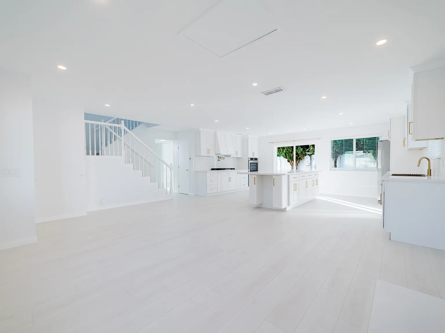 3163 Camarillo Avenue - 1 — Photo 4