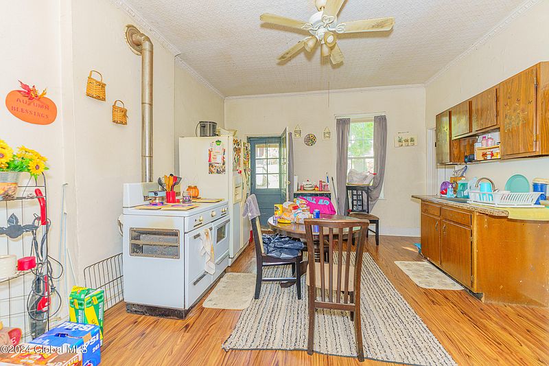 4th image of 34 Vliet Street