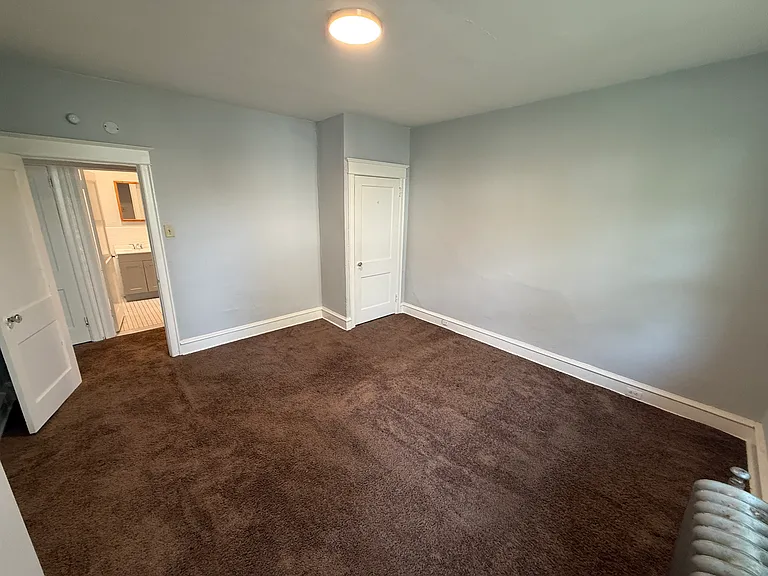 216 S Carol Blvd — Photo 8