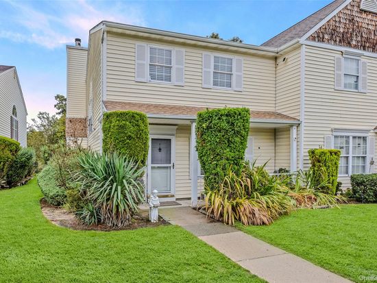 6 Fox Path, Coram, NY 11727