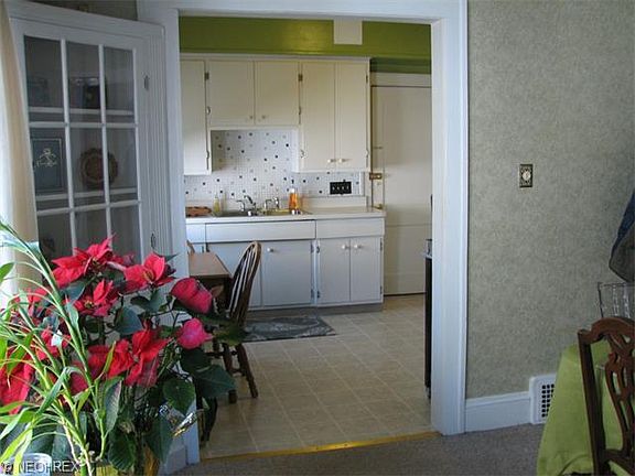 5th image of 2159 Chesterland Ave