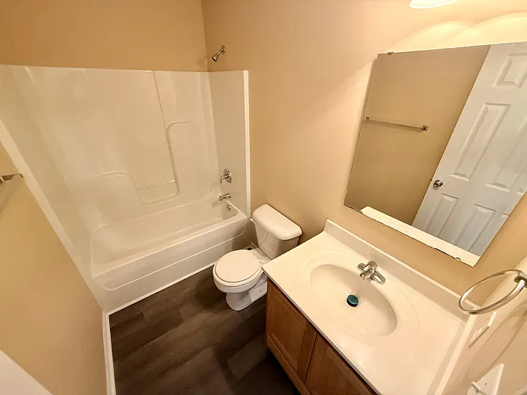 3332 Kenmont Ln #E — Photo 7