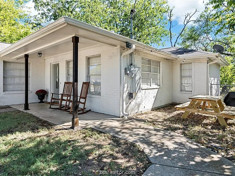 116 Richards St — Photo 4