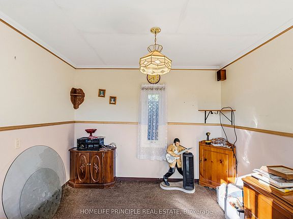 5th image of 7 Checkers Ct