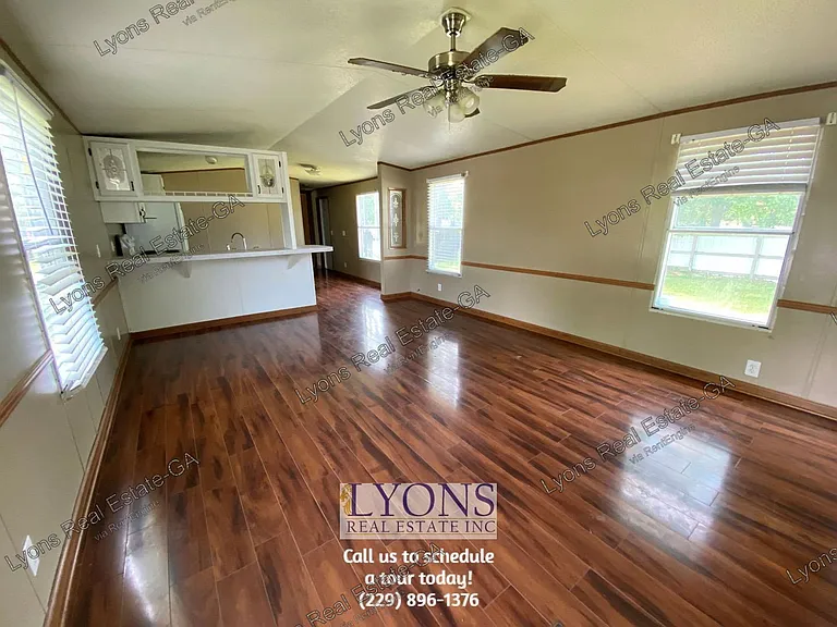 1913 Windsor Ave — Photo 2