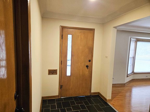 4th image of 9605 S Kolin Ave