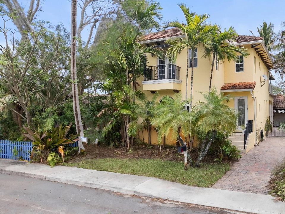 1st image of 218 N Palmway