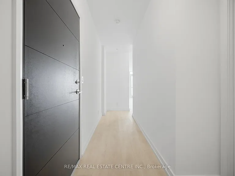 75 James St S #3015 — Photo 21