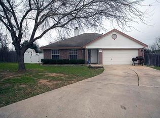 204 Cedar Cir, Elgin, TX 78621