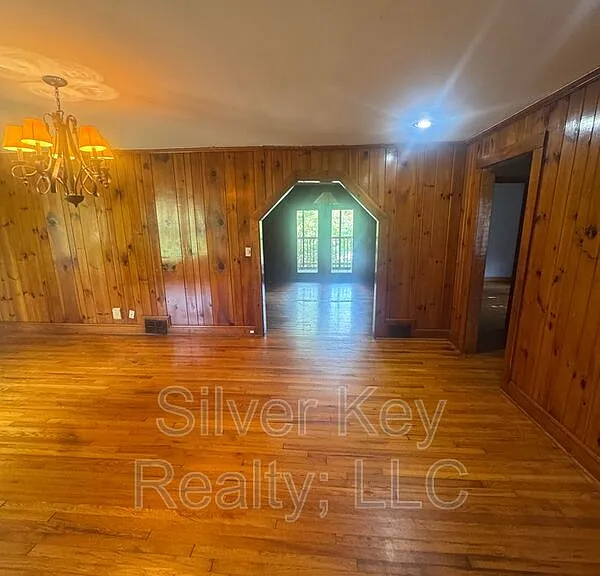 900 S Jackson St — Photo 6