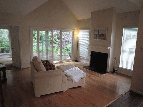 3rd image of 908 Windwhisper Ln