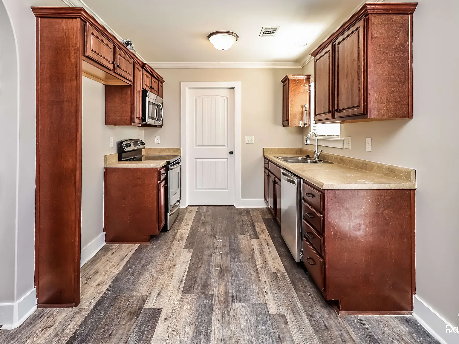 3 bed, 2.0 bath, 1226 sqft, $1,730 — Photo 3