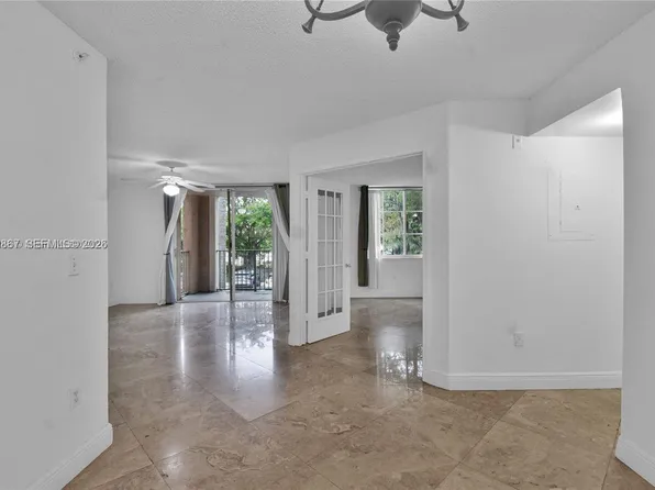 12160 Saint Andrews Pl APT 205, Hollywood, FL 33025