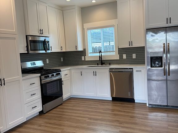 3rd image of 2852 Carmen Ave