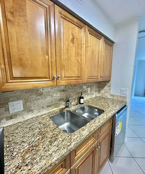 2305 N Congress Ave #11 — Photo 6