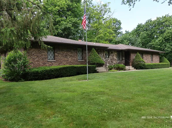 10639 W Circle Dr, Beach Park, IL 60099