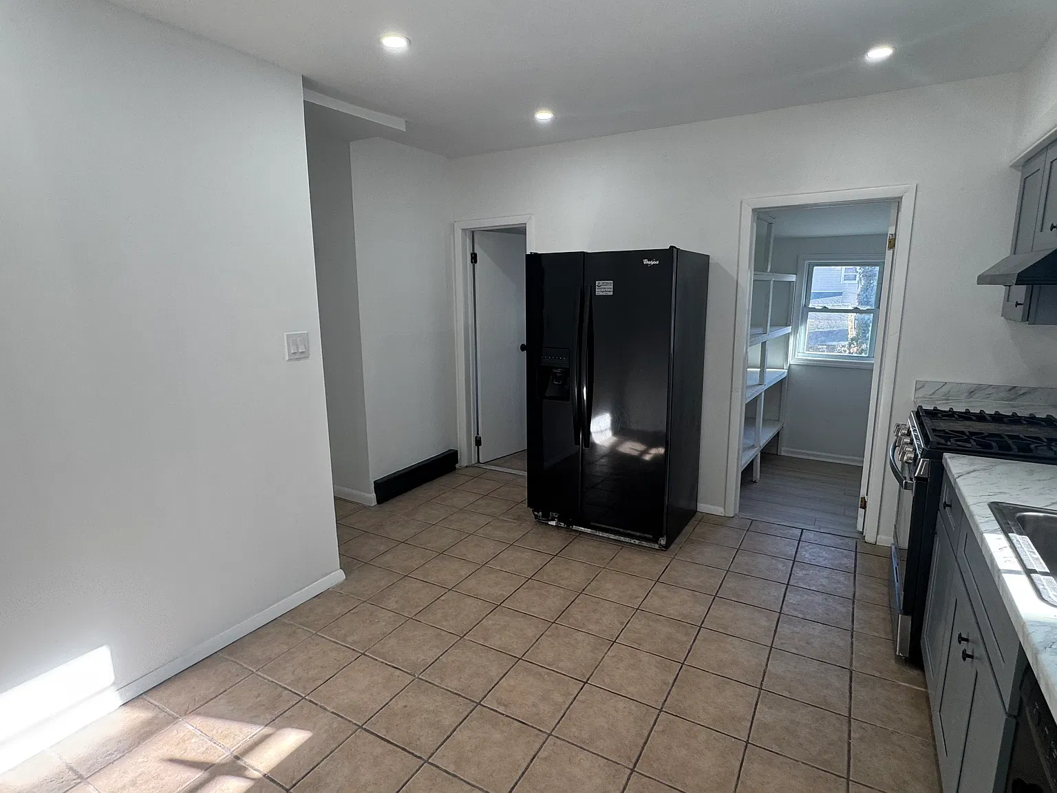 3 bed, 1.5 bath, $4,000 — Photo 4